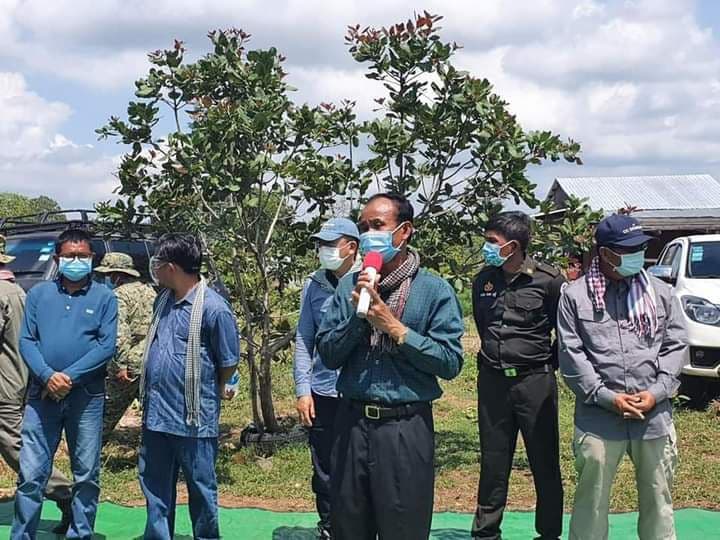ឯកឧត្តម អភិបាលខេត្ត​មណ្ឌលគិរី អញ្ជើញ​ចុះ​សួរសុខទុក្ខ និង​នាំយក​អំណោយ​មួយចំនួន ចែកជូន​ដល់​ប្រជាពលរដ្ឋ​ចំនួន ៨២​គ្រួសារ​រស់នៅ​ក្នុងភូមិ​ក្តោយ ឃុំរ​យ៉ ស្រុក​កោះ​ញែក
