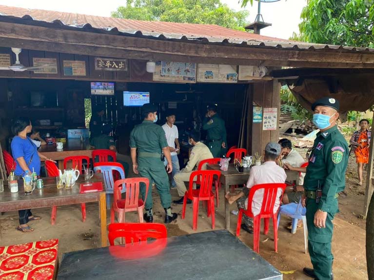 ​សមត្ថកិច្ច​ធ្វើ​កិច្ចសន្យា​បញ្ឈប់ និង​អប់រំ​ណែនាំ​ដល់​ម្ចាស់​ទីតាំង​ជល់​មាន់​តាម​ទូរទស្សន៍ នៅ​ស្រុក​ឆ្លូង