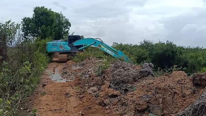 ខ្ទេចខ្ទី​អស់​ហើយ​បើ​មិន​ទប់ស្កាត់​ទាត់​ពេលវេលា​ទេ សៀមរាប​អេ​ស្កា​ពីរ​គ្រឿង​លូច​ឈូសឆាយ​ដី​ព្រៃ​លិច​ទឹក​ជាច្រើន​ហិកតា​សង្ស័យ​មាន​ការ​បើកភ្លើង​ខៀវ​ពី​អាជ្ញាធរ​ពាក់ព័ន្ធ​