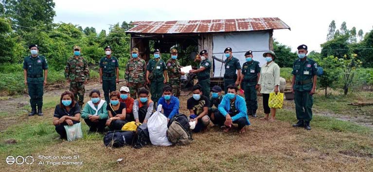​កម្លាំងចម្រុះ​ឃាត់​ពលករ​ខ្មែរ​៩​នាក់​បម្រុង​លួច​ឆ្លងដែន​ទៅ​ប្រទេស​ថៃ​ដោយ​ខុសច្បាប់​មេខ្យល់​គេចខ្លួន​ដោយ​សុវត្ថិភាព​