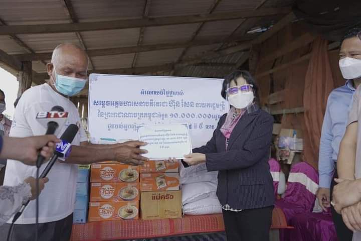 អ្នកស្ម័គ្រចិត្តចាក់វ៉ាក់សាំងកូវីដ-១៩ លេខរៀងទី ៥លាន នឹងទទួលបានអំណោយដ៏ថ្លៃថ្លារបស់ សម្តេចអគ្គមហាសេនាបតីតេជោ ហ៊ុន សែន នាយករដ្ឋមន្ត្រីនៃព្រះរាជាណាចក្រកម្ពុជា ៖