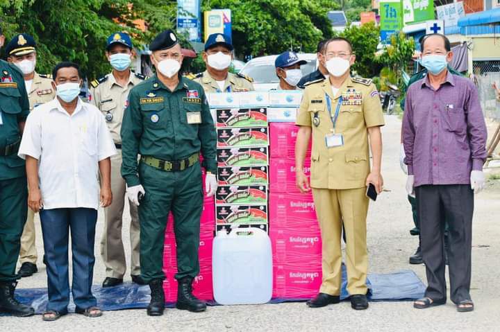 លោក ឧត្តមសេនីយ៍ទោ សុខ សំណាង ស្នងការ នគរបាលខេត្តតាកែវបន្តការចុះជួបសំណេះសំណាលសួរសុខទុក្ខ ត្រួតពិនិត្យកងកម្លាំងនគរបាល កម្លាំងពាក់ព័ន្ធ និងអាជ្ញាធរក្នុងស្រុកគិរីវង់