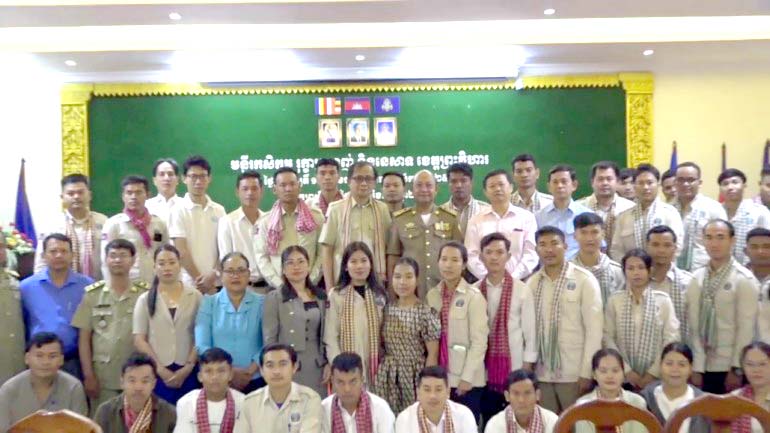 មន្ដ្រីជាន់ខ្ពស់ និង​អ្នកជំនាញ​ក្នុង​វិស័យ​កសិកម្ម បើក​កិច្ចប្រជុំ​តម្រង់​ទិស​ពង្រឹង សមត្ថភាព និង​លើកកម្ពស់​ប្រសិទ្ធភាព​ការងារ ដល់​មន្ដ្រី​បច្ចេកទេស​កសិកម្ម​ឃុំ​-​សង្កាត់ ក្នុង​ខេត្ត​ព្រះវិហារ​